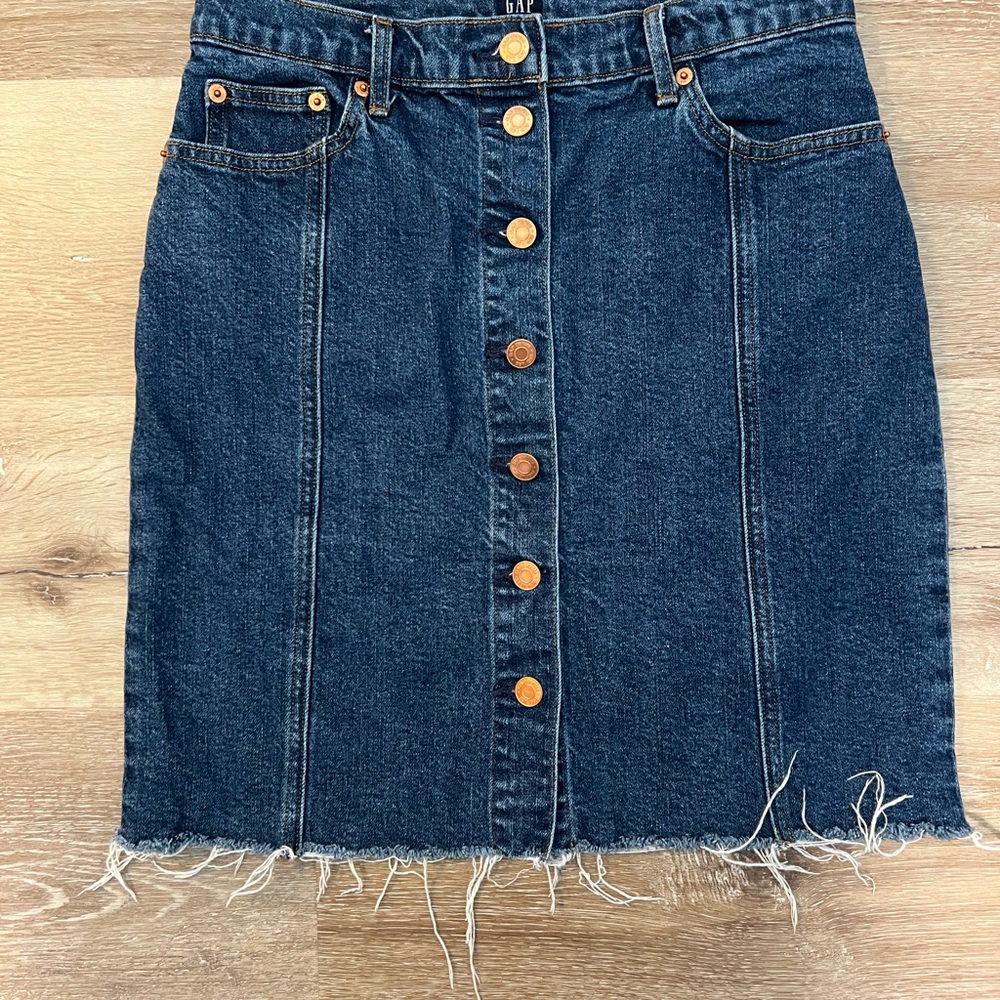 GAP Denim Pencil Skirt with buttons down the front- size 27 (approx size 4)
